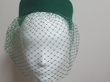 For Sale: 1053 Emerald pillbox/separate veil