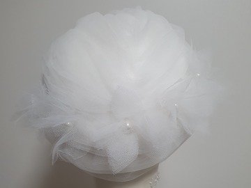 For Sale: 1069 white tulle and ivory fur felt pillbox